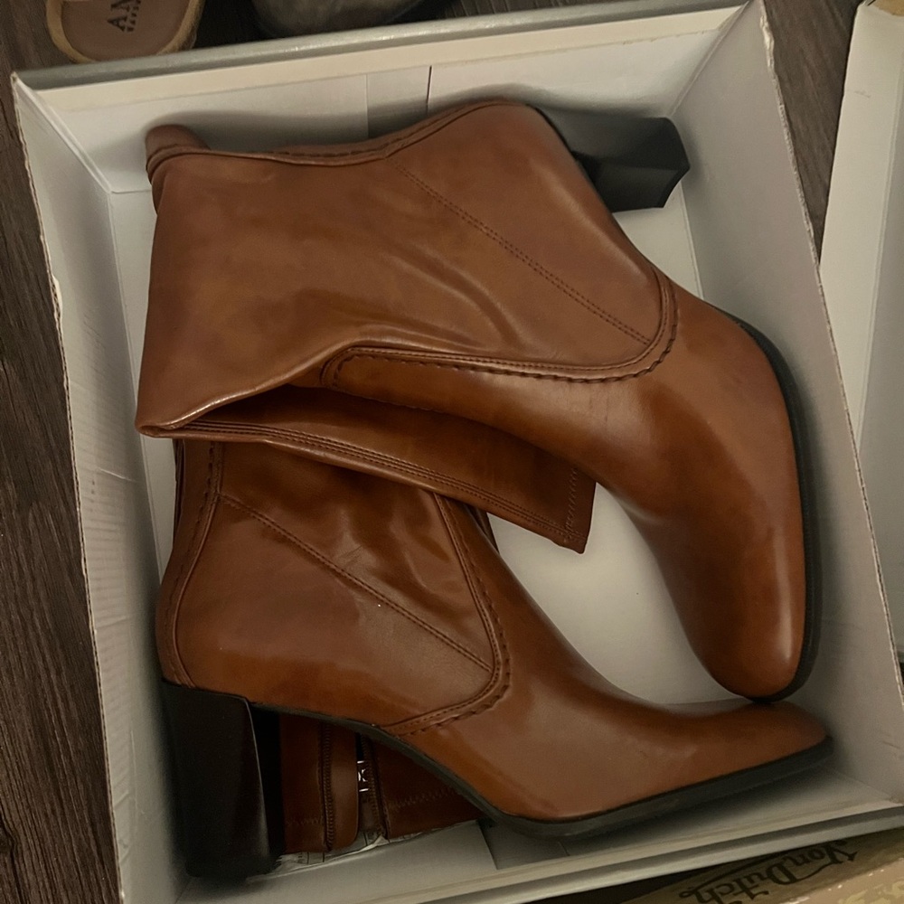 NIB Franco Sarto Women's Knee High Boot Size 9.5 Light Brown